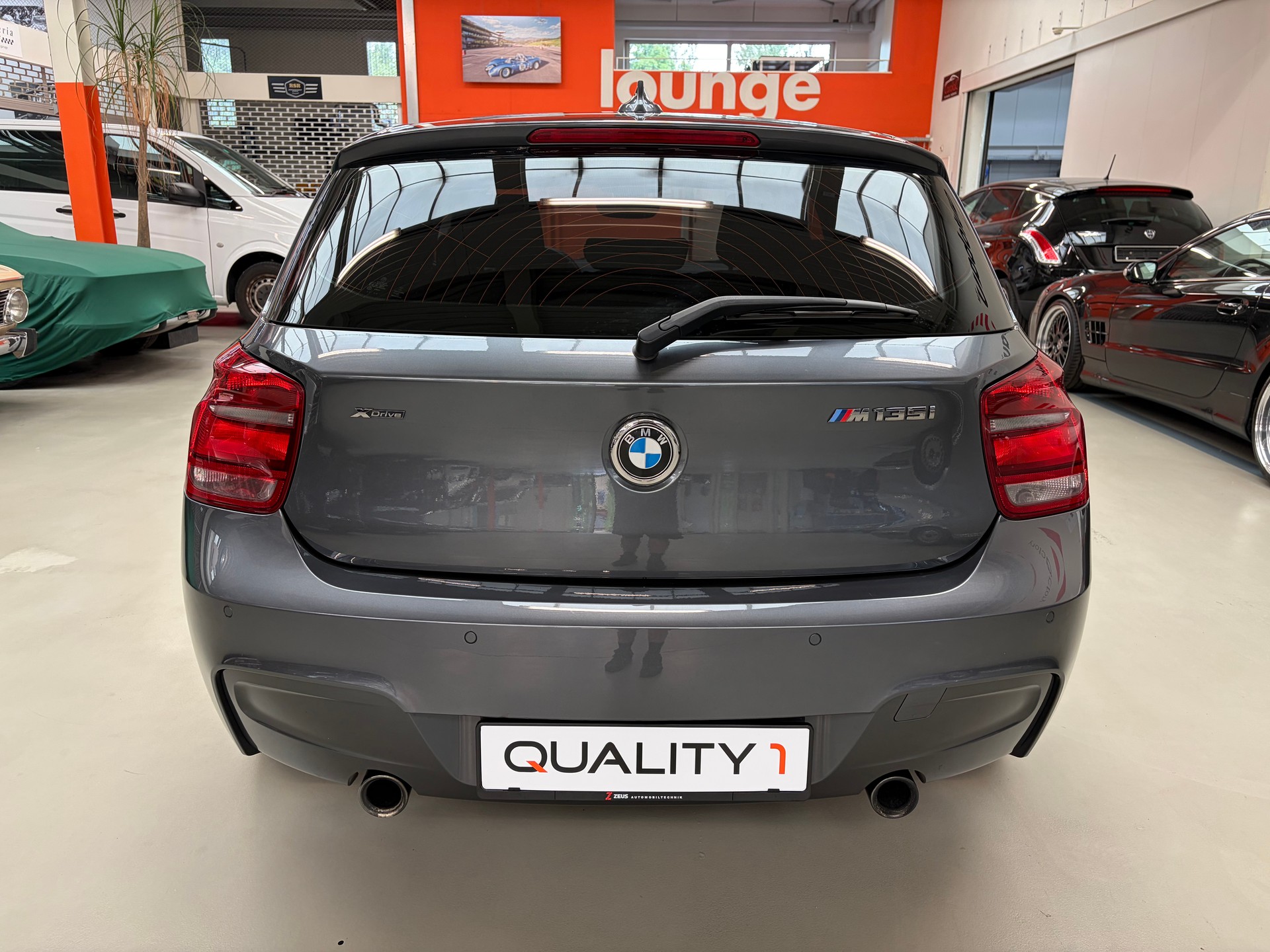 BMW M135i xDrive Steptronic-image-3