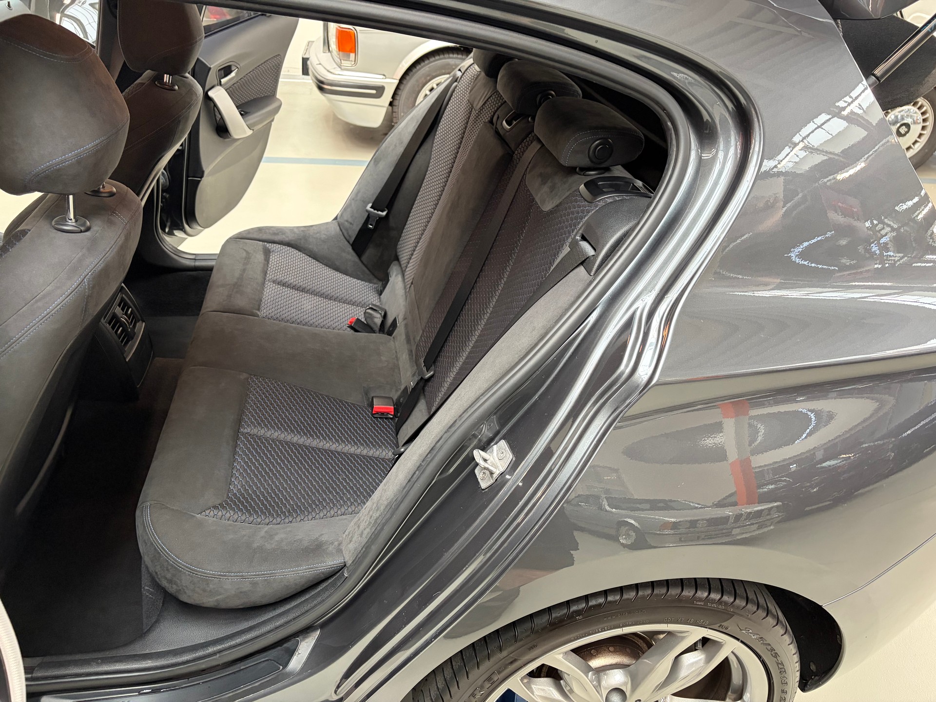 BMW M135i xDrive Steptronic-image-9