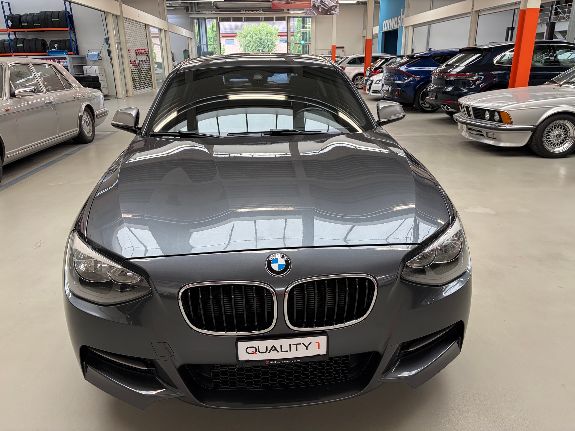 BMW M135i xDrive Steptronic-image-7