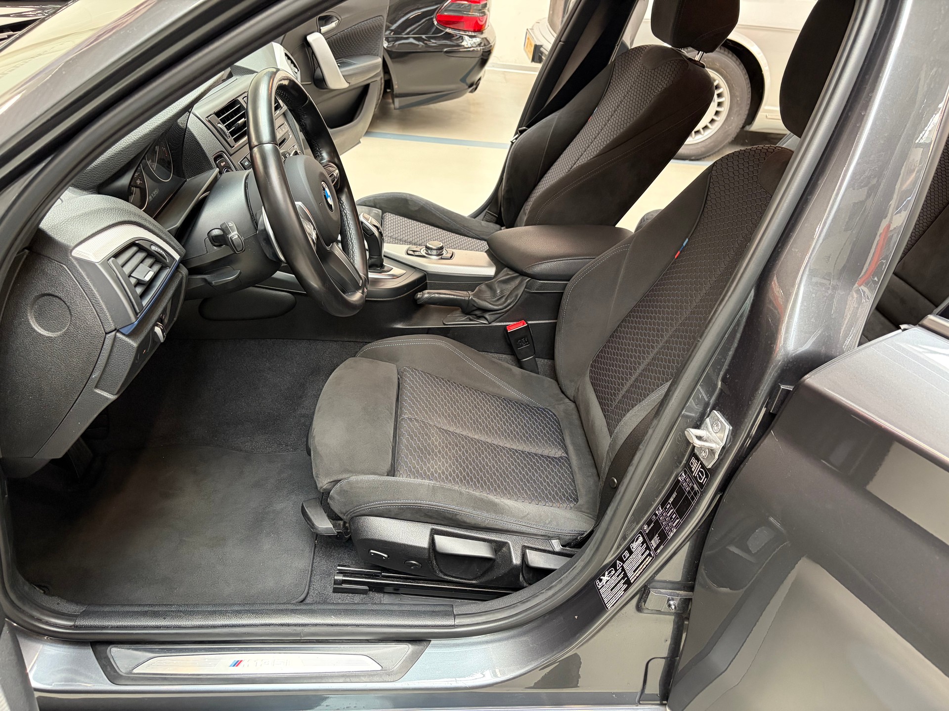 BMW M135i xDrive Steptronic-image-8