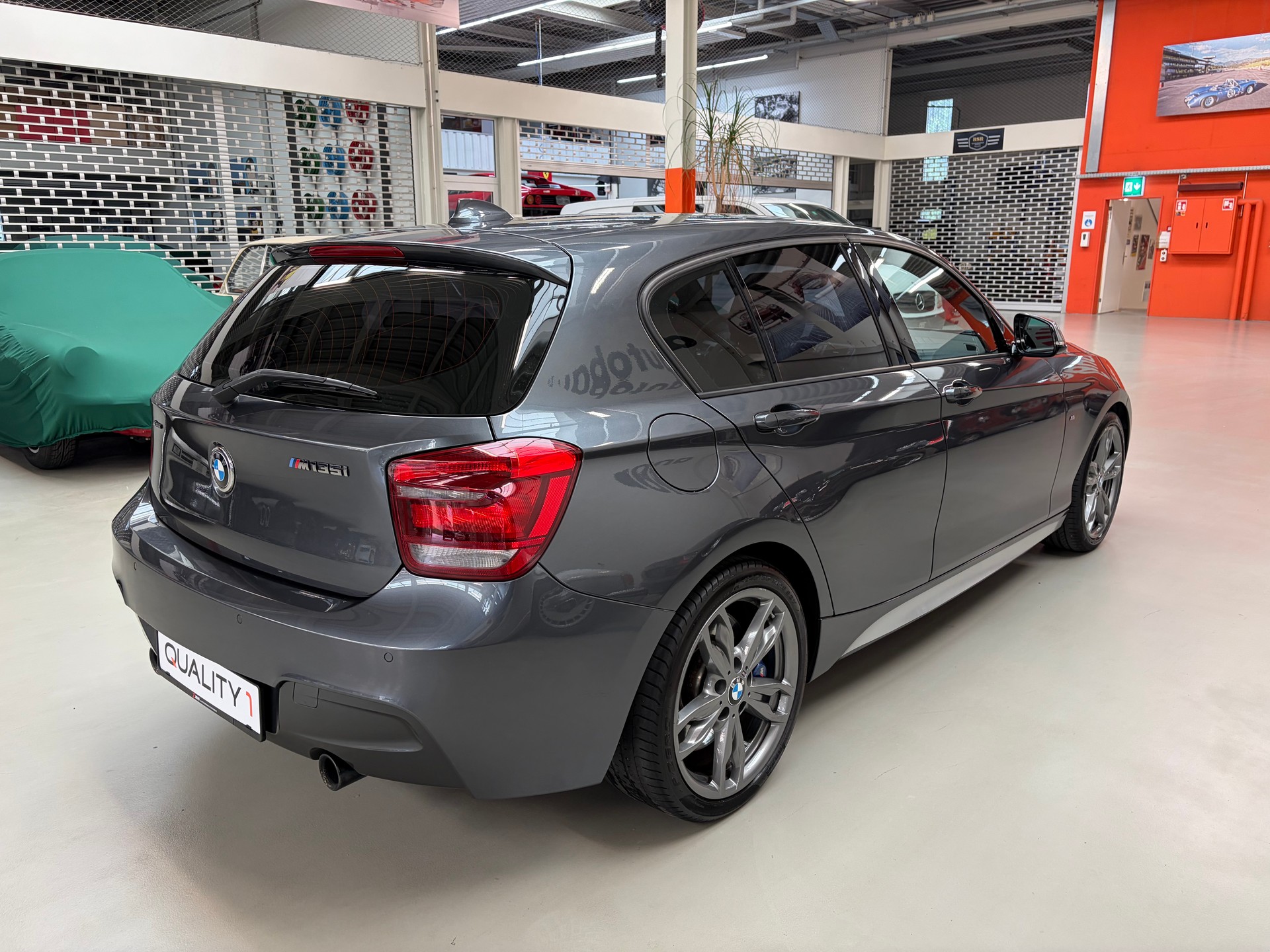 BMW M135i xDrive Steptronic-image-4