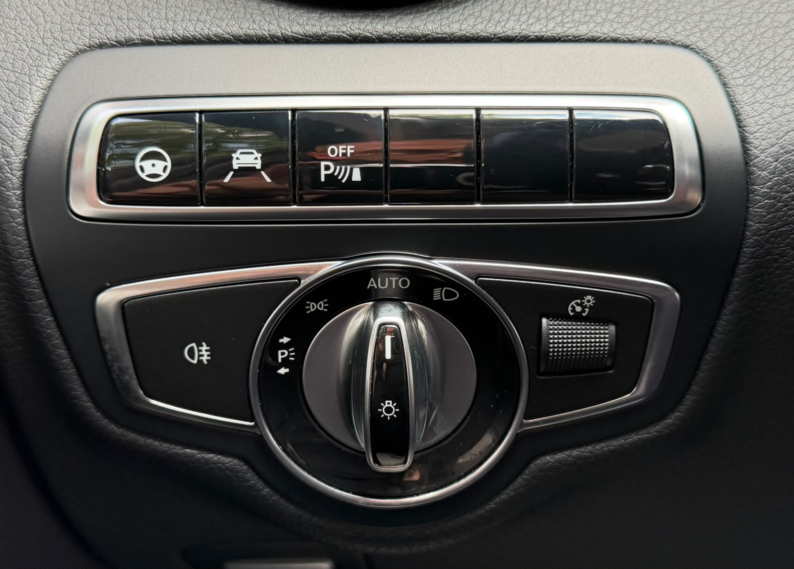 MERCEDES-BENZ C 200 Swiss Star Edition Avantgarde 7G-Tronic-image-11