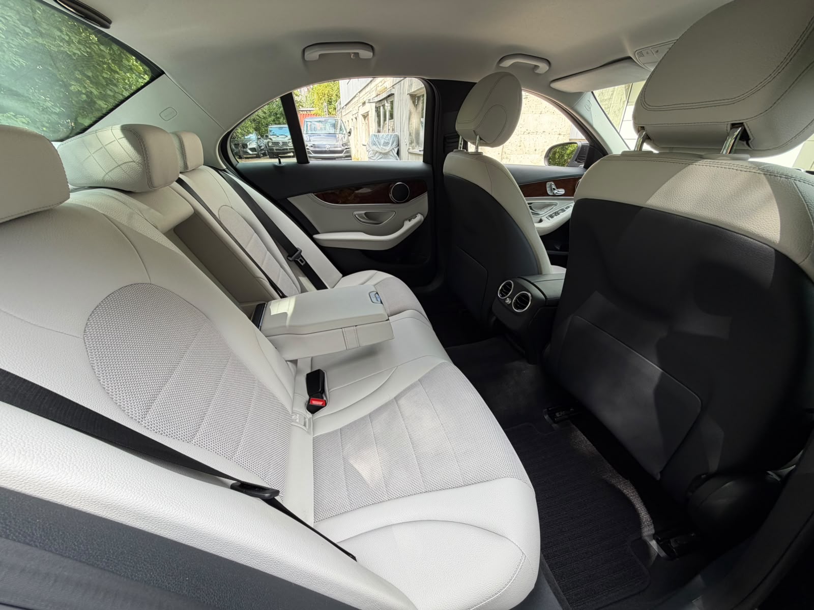 MERCEDES-BENZ C 200 Swiss Star Edition Avantgarde 7G-Tronic-image-16