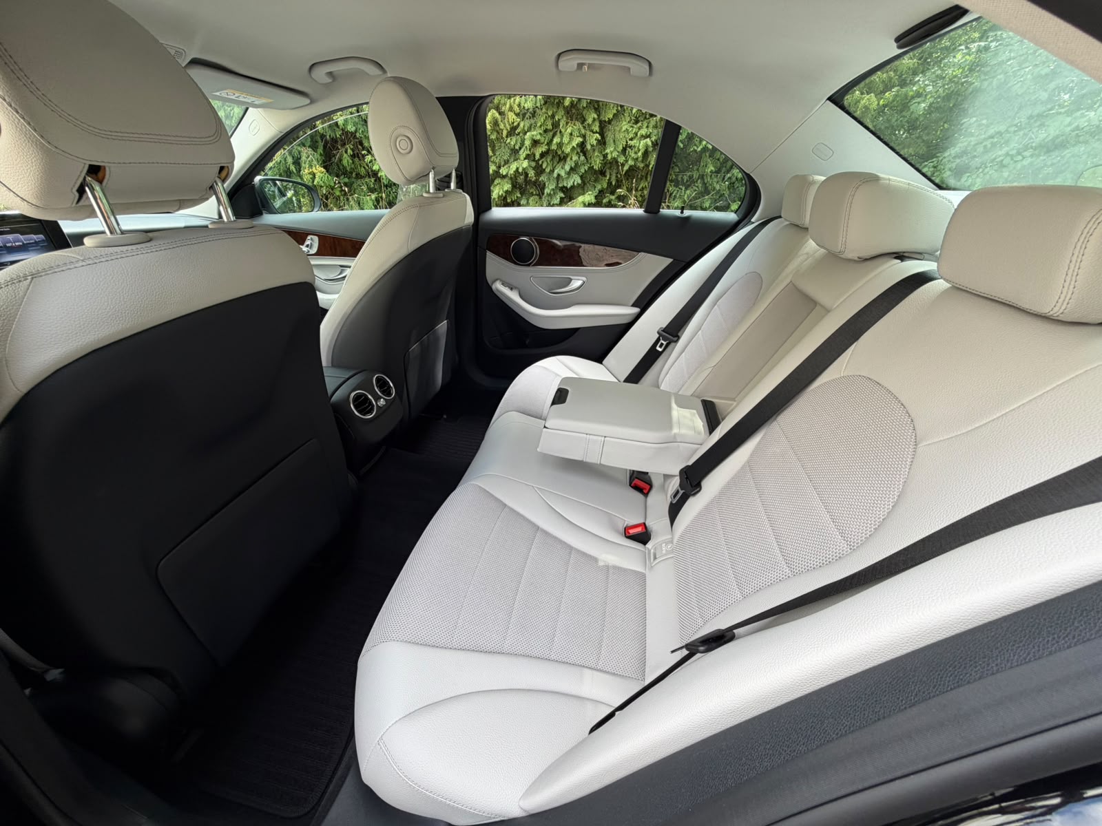 MERCEDES-BENZ C 200 Swiss Star Edition Avantgarde 7G-Tronic-image-14