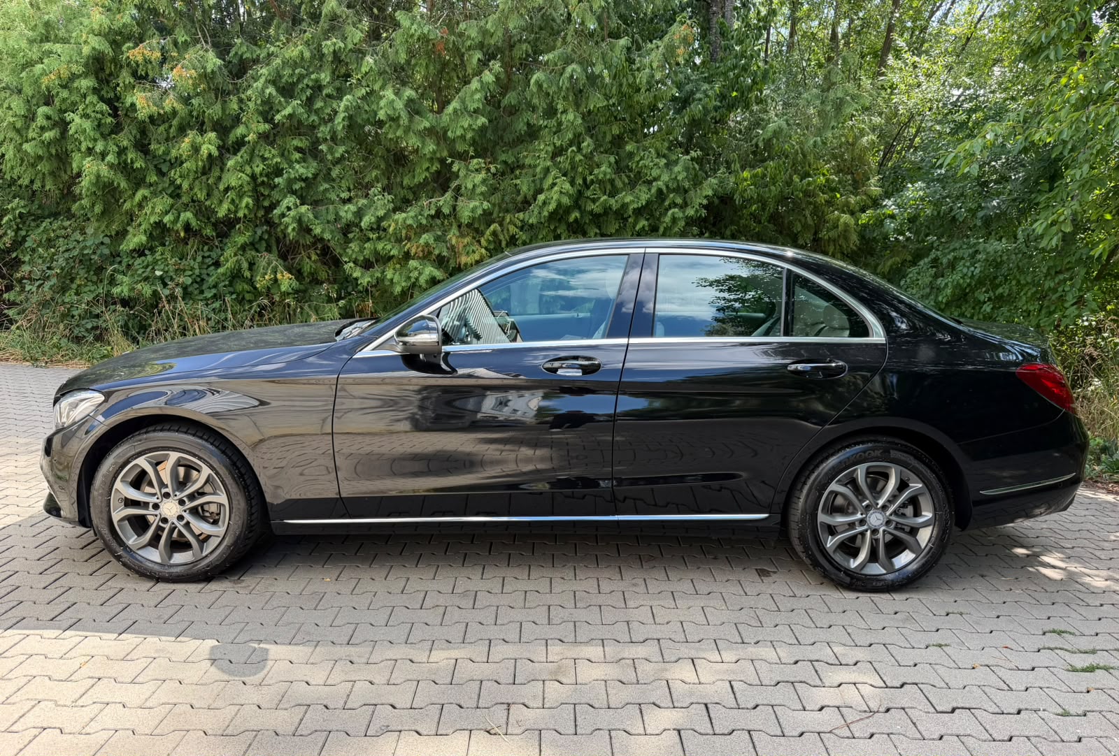 MERCEDES-BENZ C 200 Swiss Star Edition Avantgarde 7G-Tronic-image-1