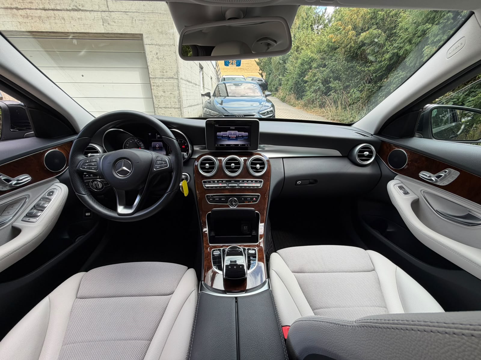 MERCEDES-BENZ C 200 Swiss Star Edition Avantgarde 7G-Tronic-image-19