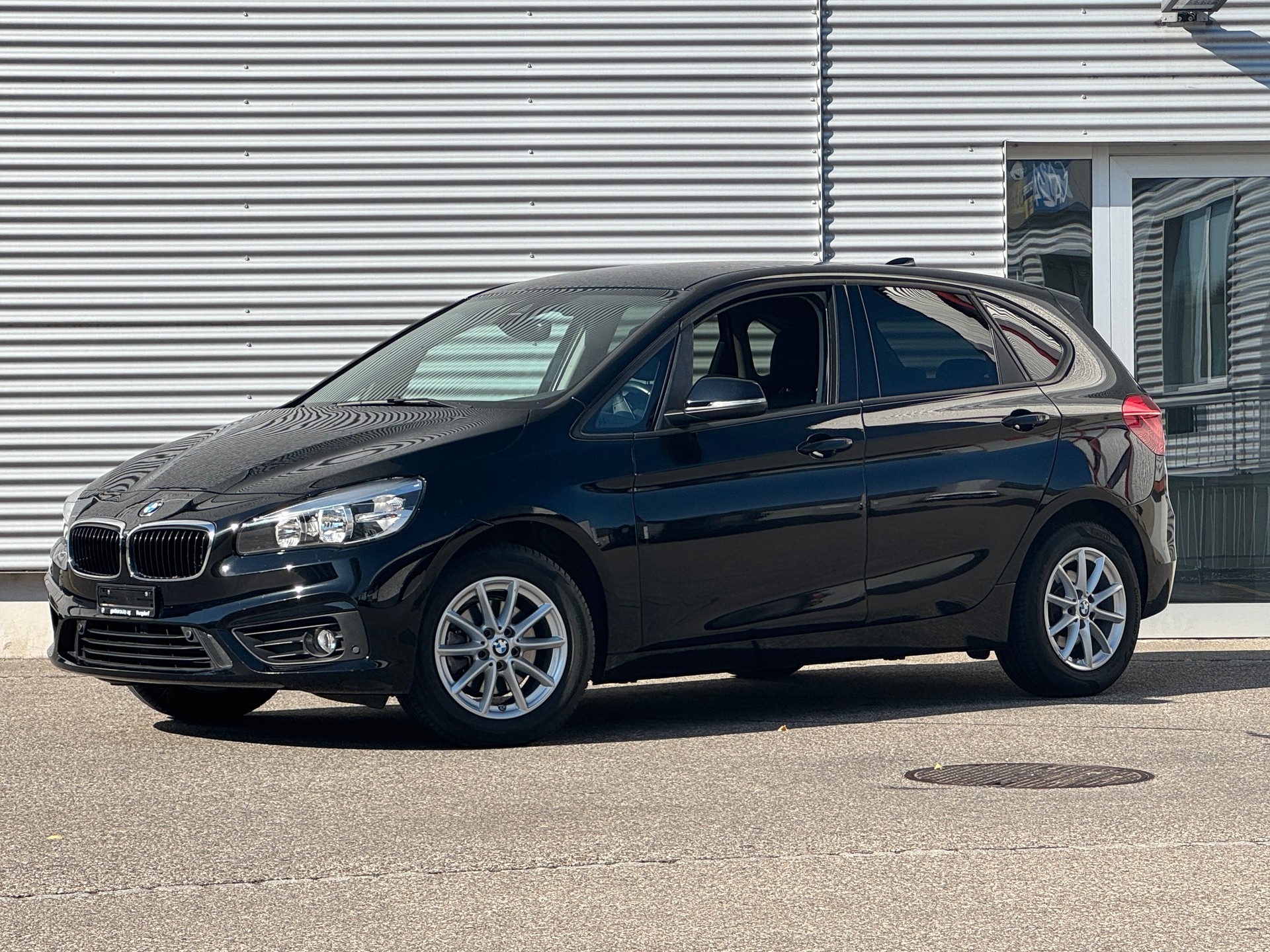 BMW 218i Active Tourer-image-0