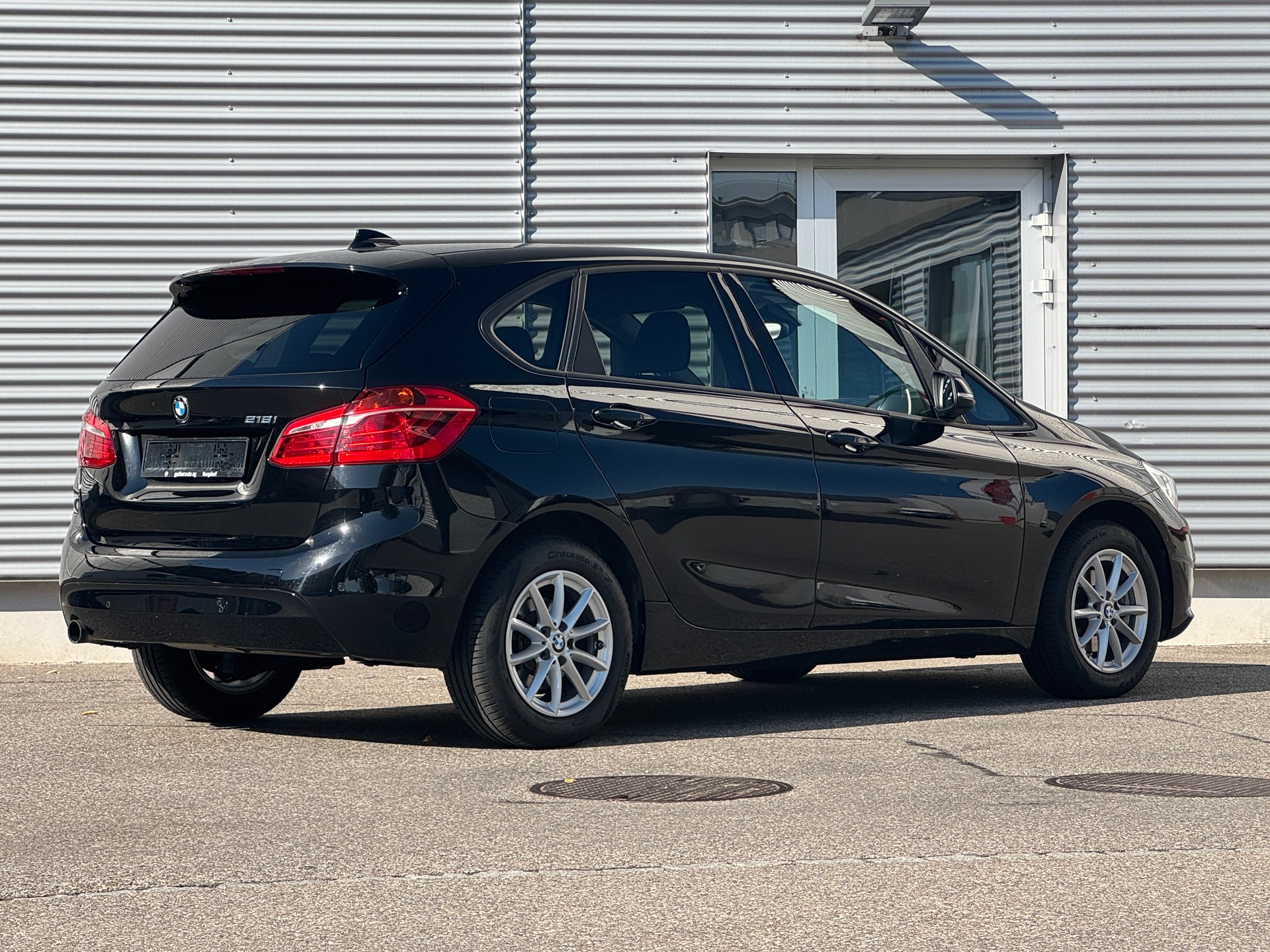 BMW 218i Active Tourer-image-1
