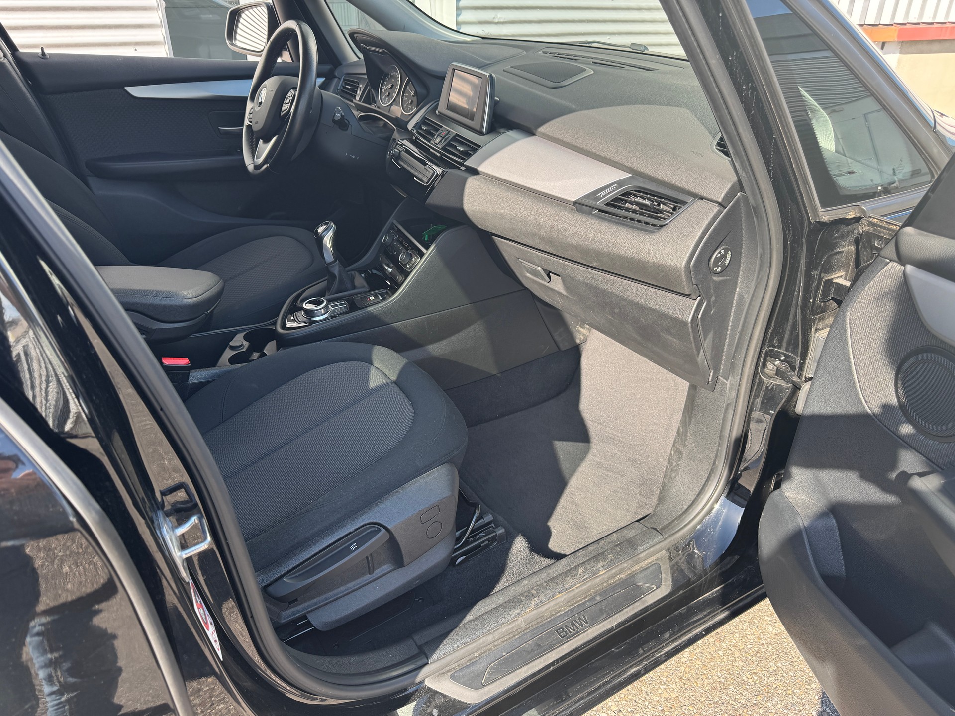 BMW 218i Active Tourer-image-2