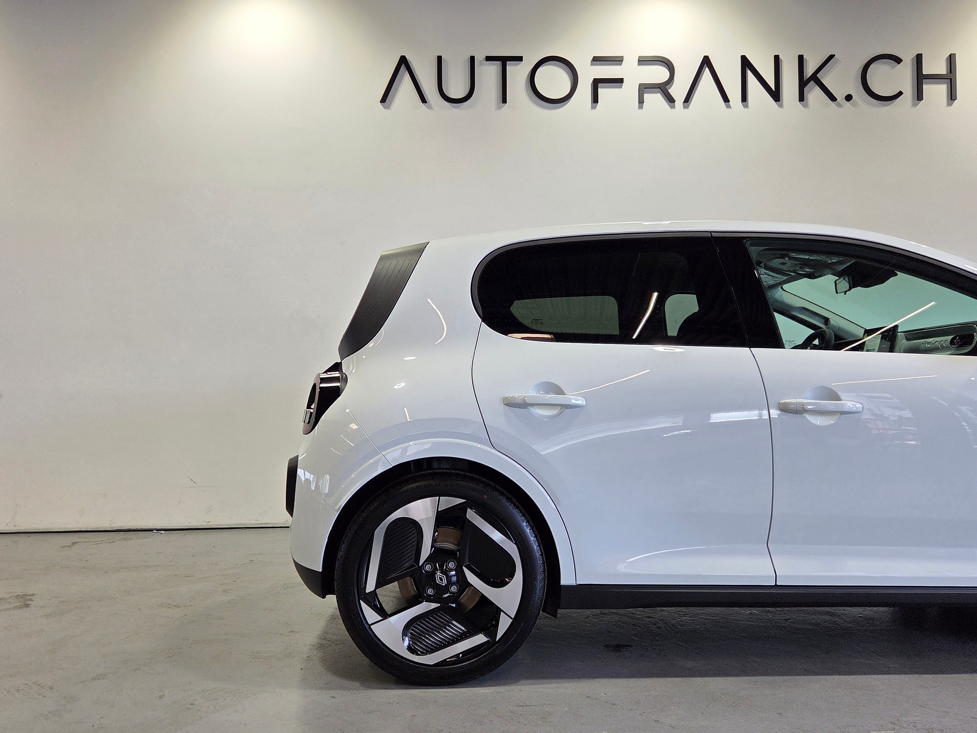 RENAULT Twingo E-Tech Urban Range techno-image-12
