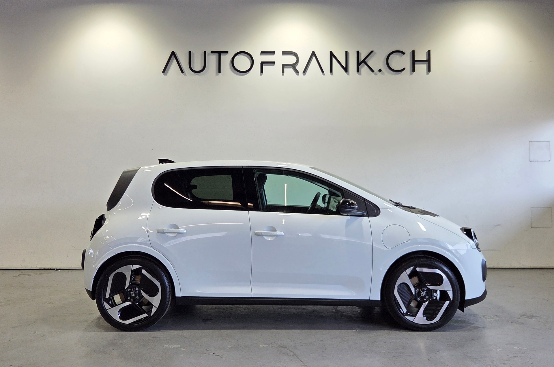 RENAULT Twingo E-Tech Urban Range techno-image-1