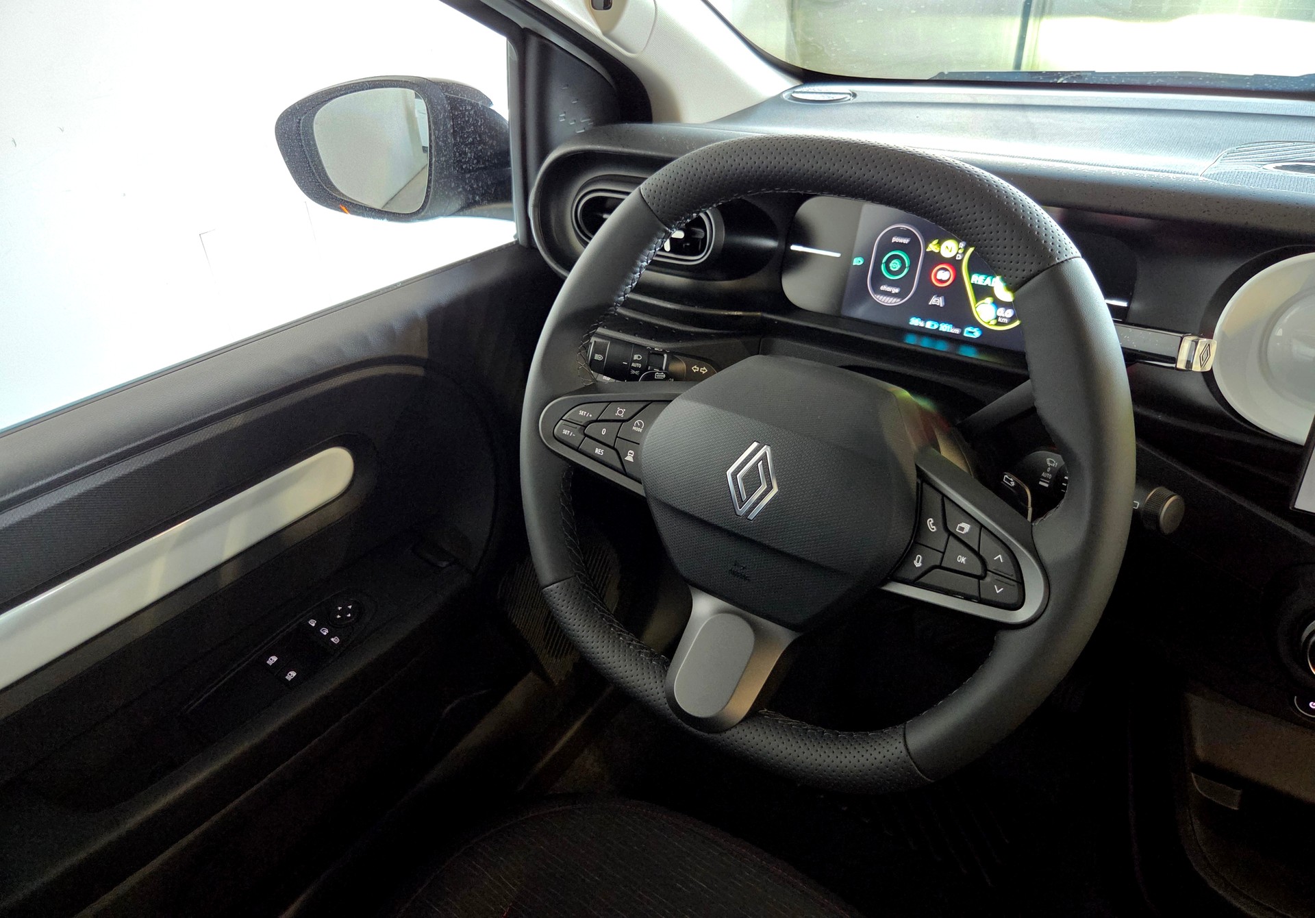 RENAULT Twingo E-Tech Urban Range techno-image-13