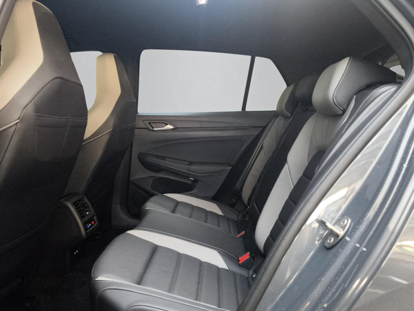 VW Golf VIII 1.4 TSI PHEV GTE DSG-image-11