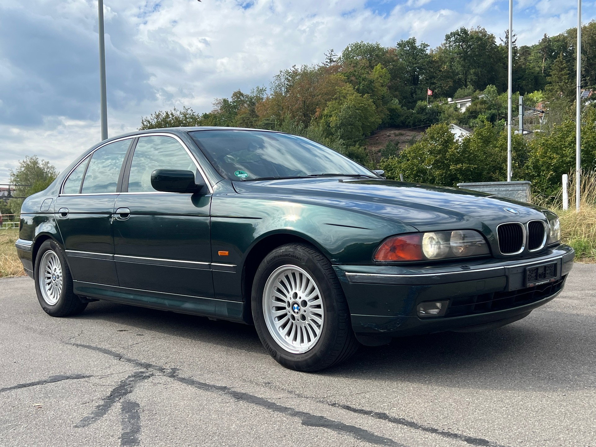 BMW 528i-image-2