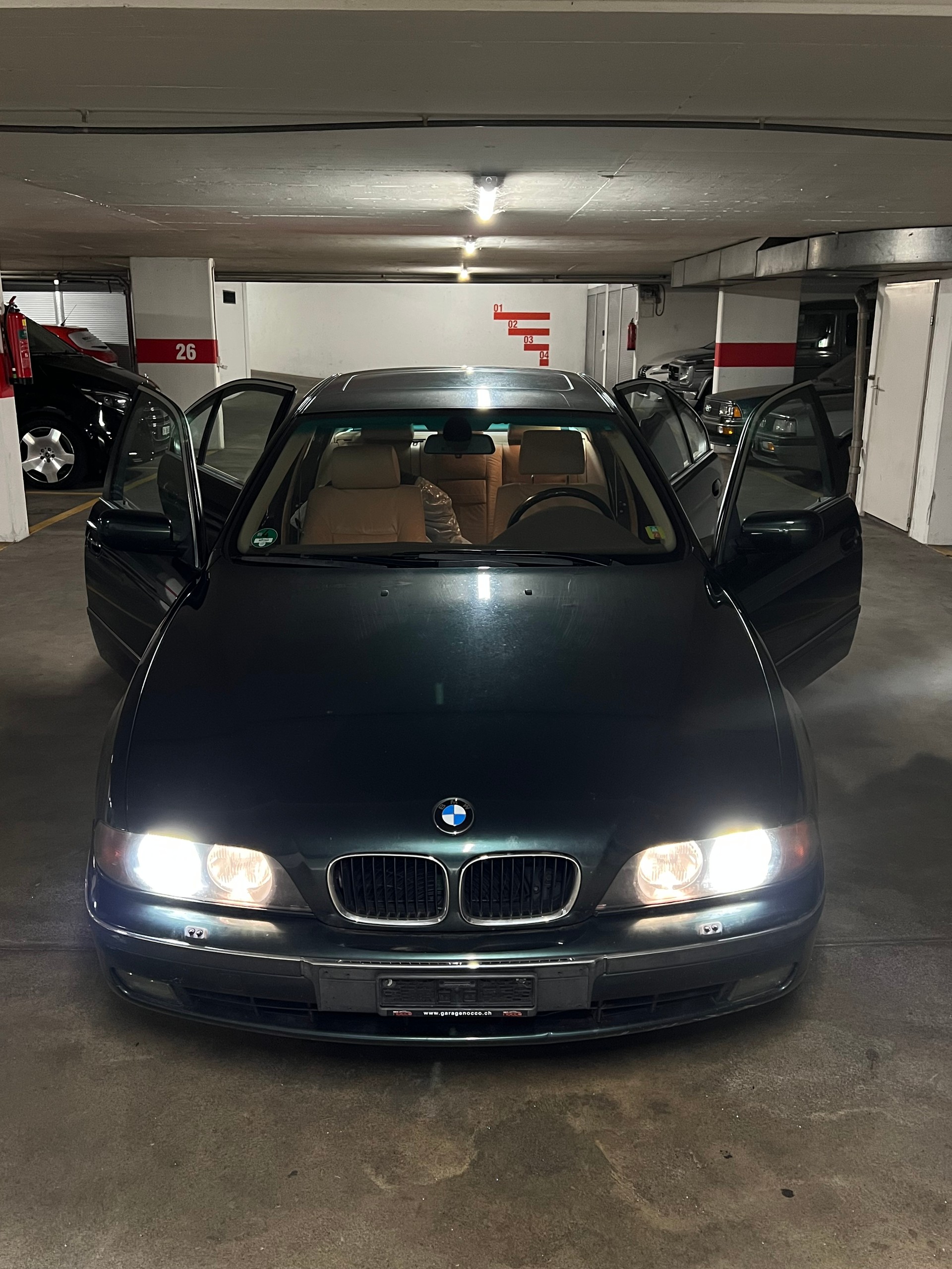 BMW 528i-image-0
