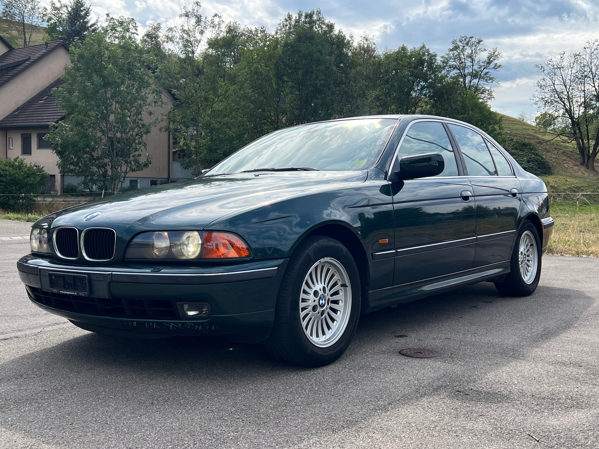 BMW 528i-image-0