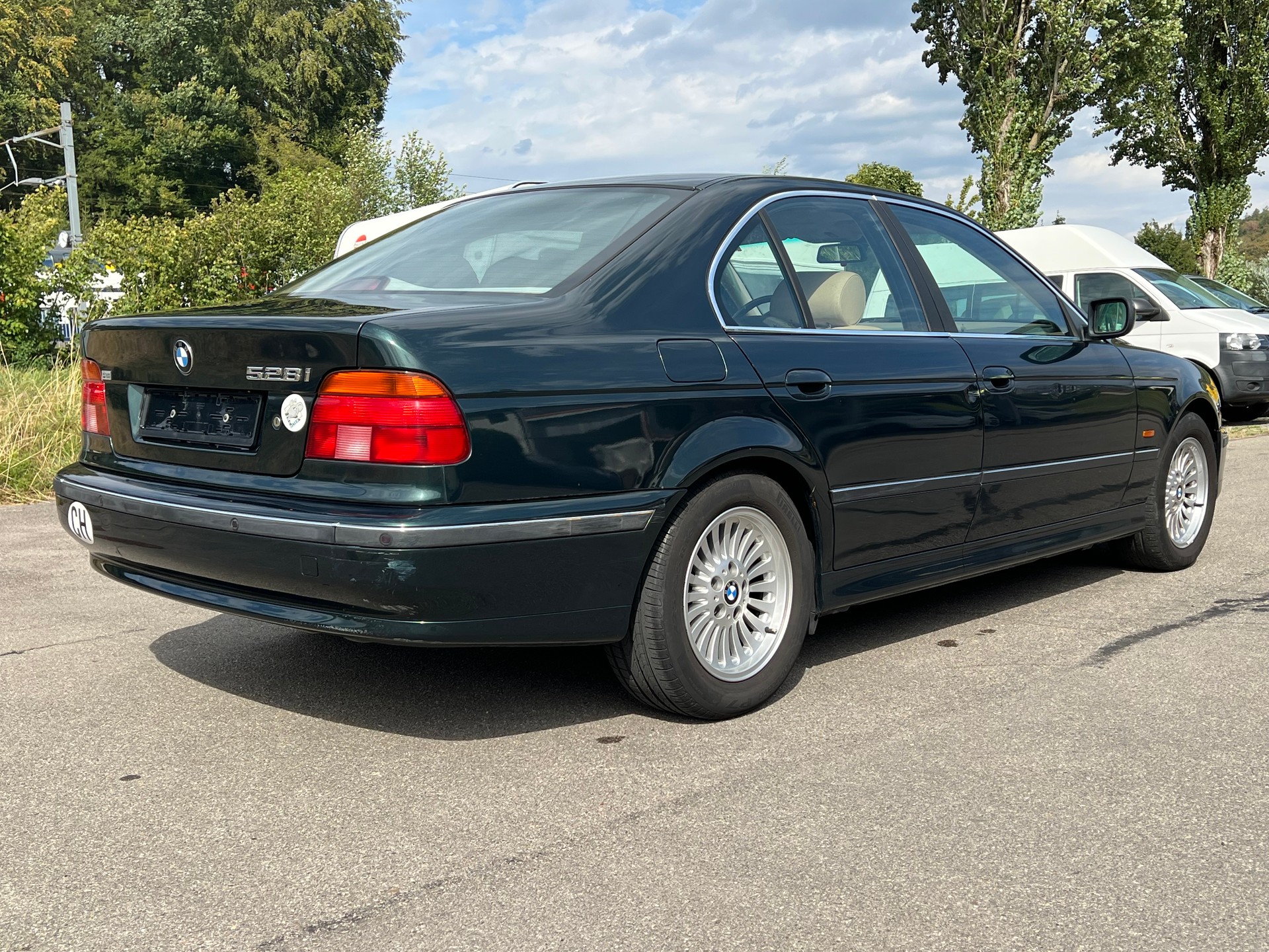 BMW 528i-image-3