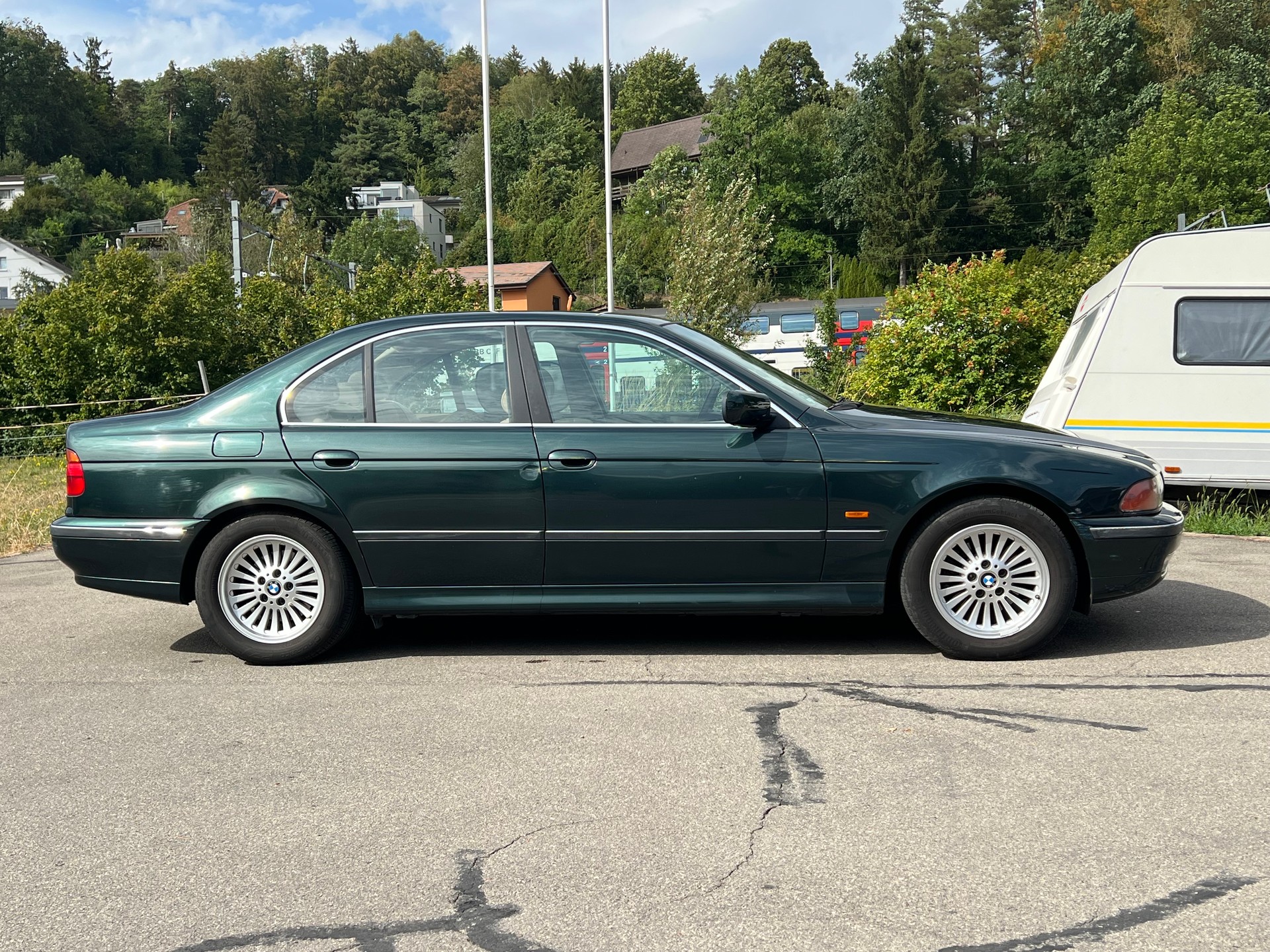 BMW 528i-image-4