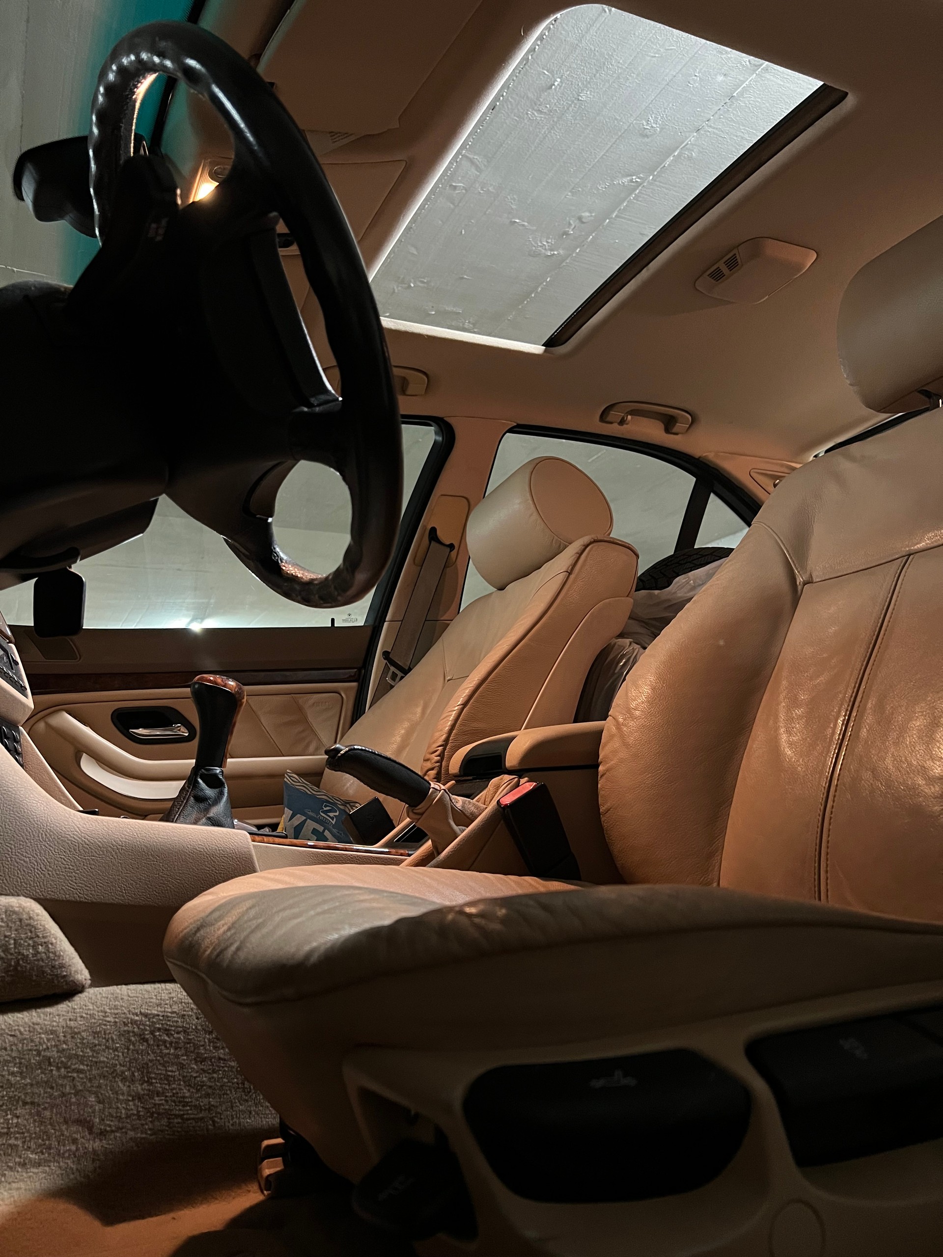 BMW 528i-image-13