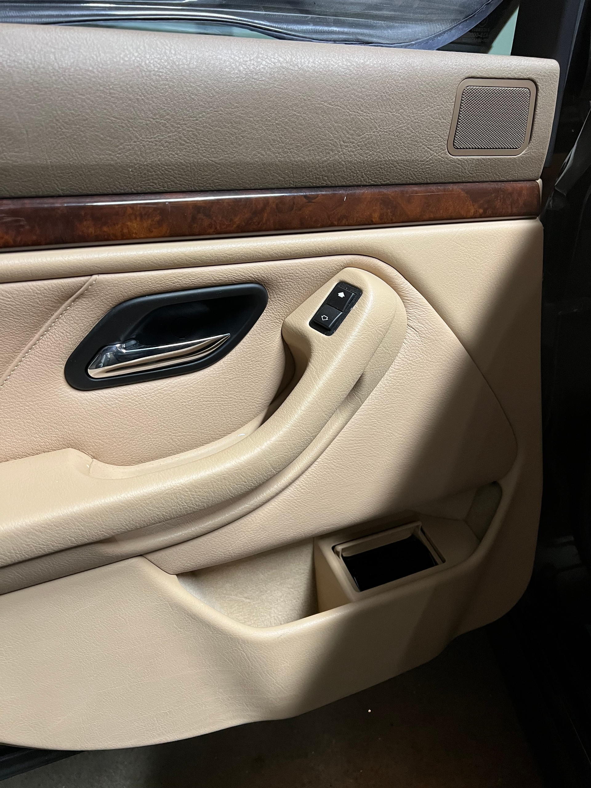 BMW 528i-image-15