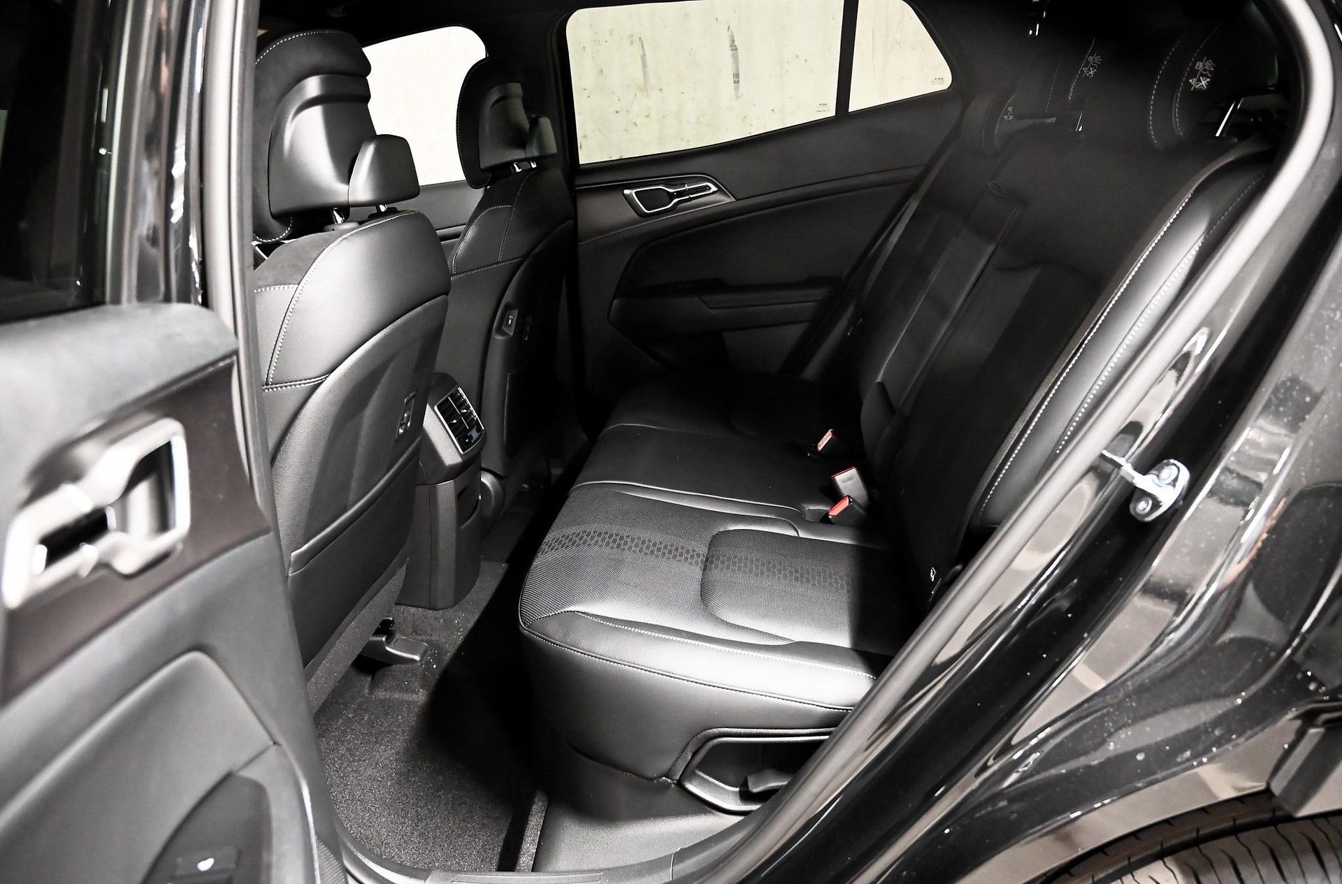 KIA Sportage 1.6 T-GDi Hybrid Black Edition-image-7