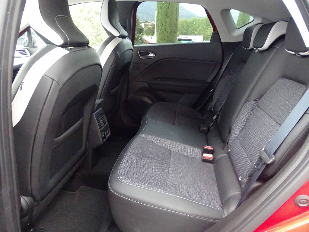 RENAULT Captur 1.3 TCe 155 Intens EDC-image-5