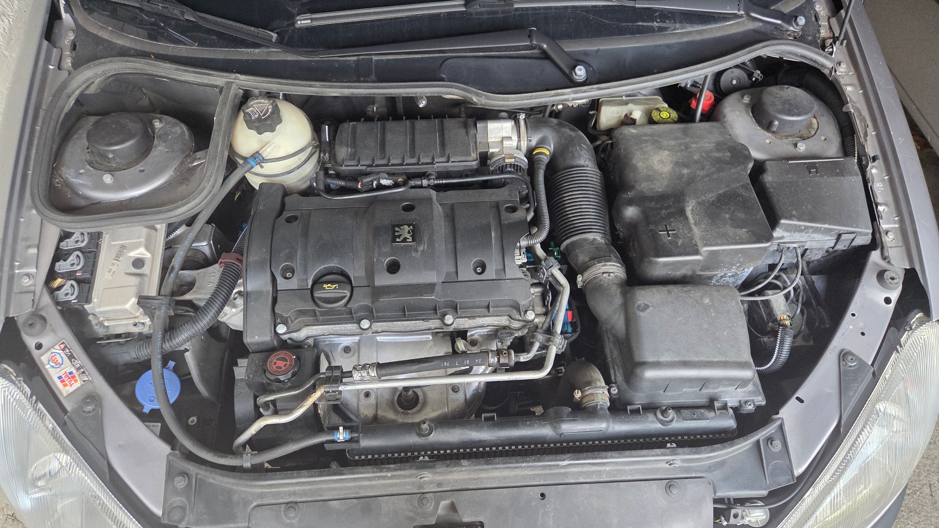 PEUGEOT 1.6 16V XT Premium-image-5
