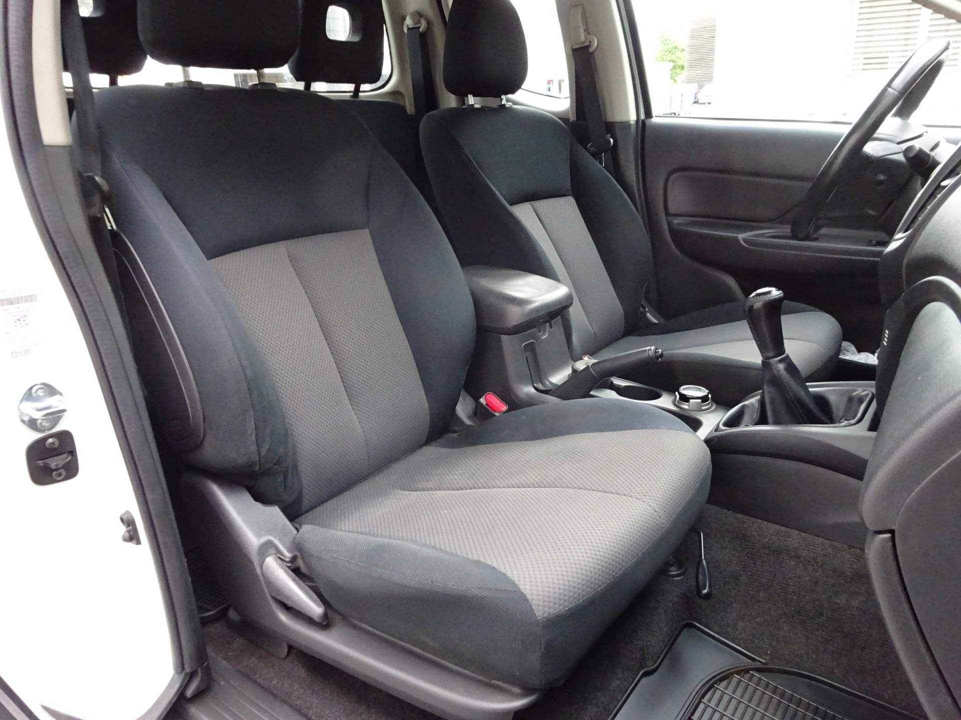 MITSUBISHI L 200 2.2 Style Club Cab Alubrücke-image-18