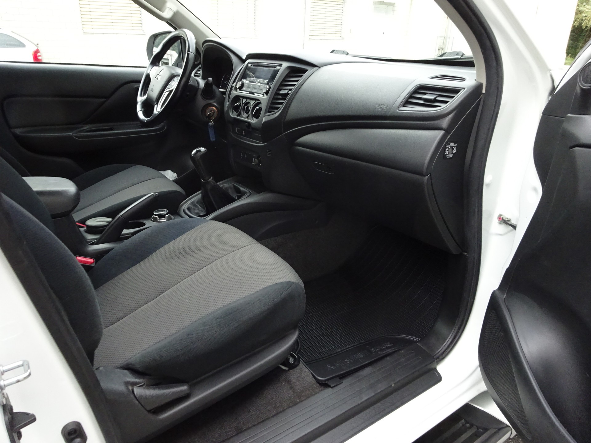 MITSUBISHI L 200 2.2 Style Club Cab Alubrücke-image-19