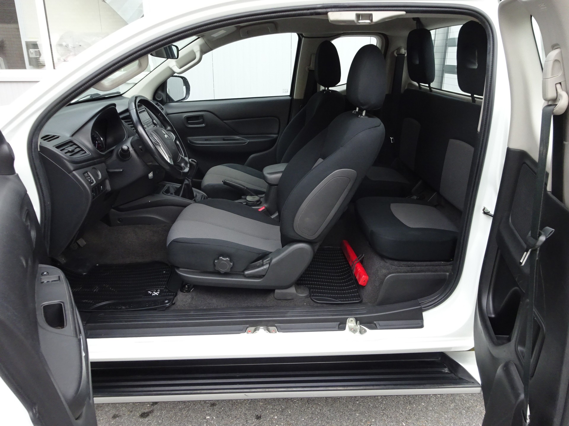 MITSUBISHI L 200 2.2 Style Club Cab Alubrücke-image-15