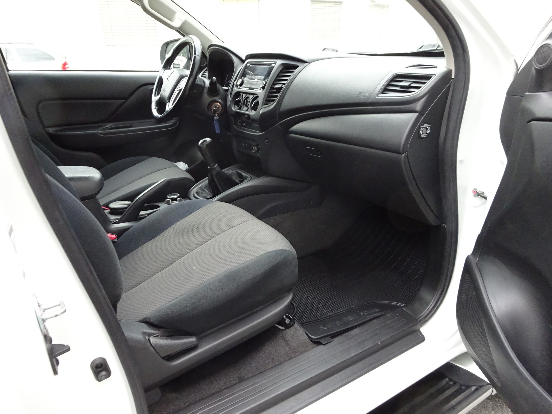 MITSUBISHI L 200 2.2 Style Club Cab Alubrücke-image-22