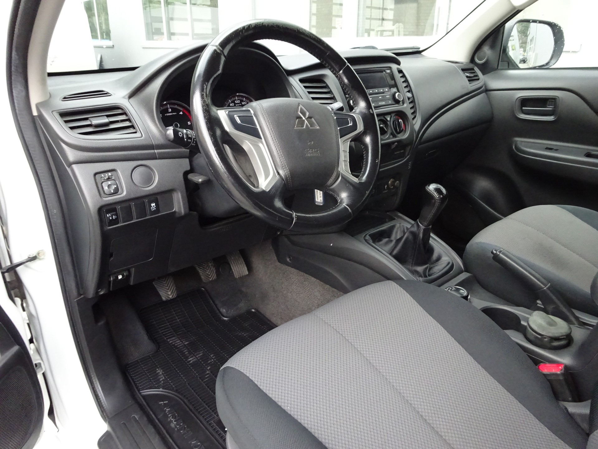 MITSUBISHI L 200 2.2 Style Club Cab Alubrücke-image-17