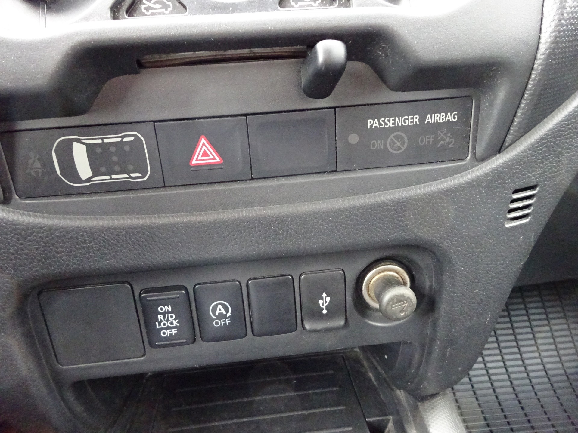 MITSUBISHI L 200 2.2 Style Club Cab Alubrücke-image-5