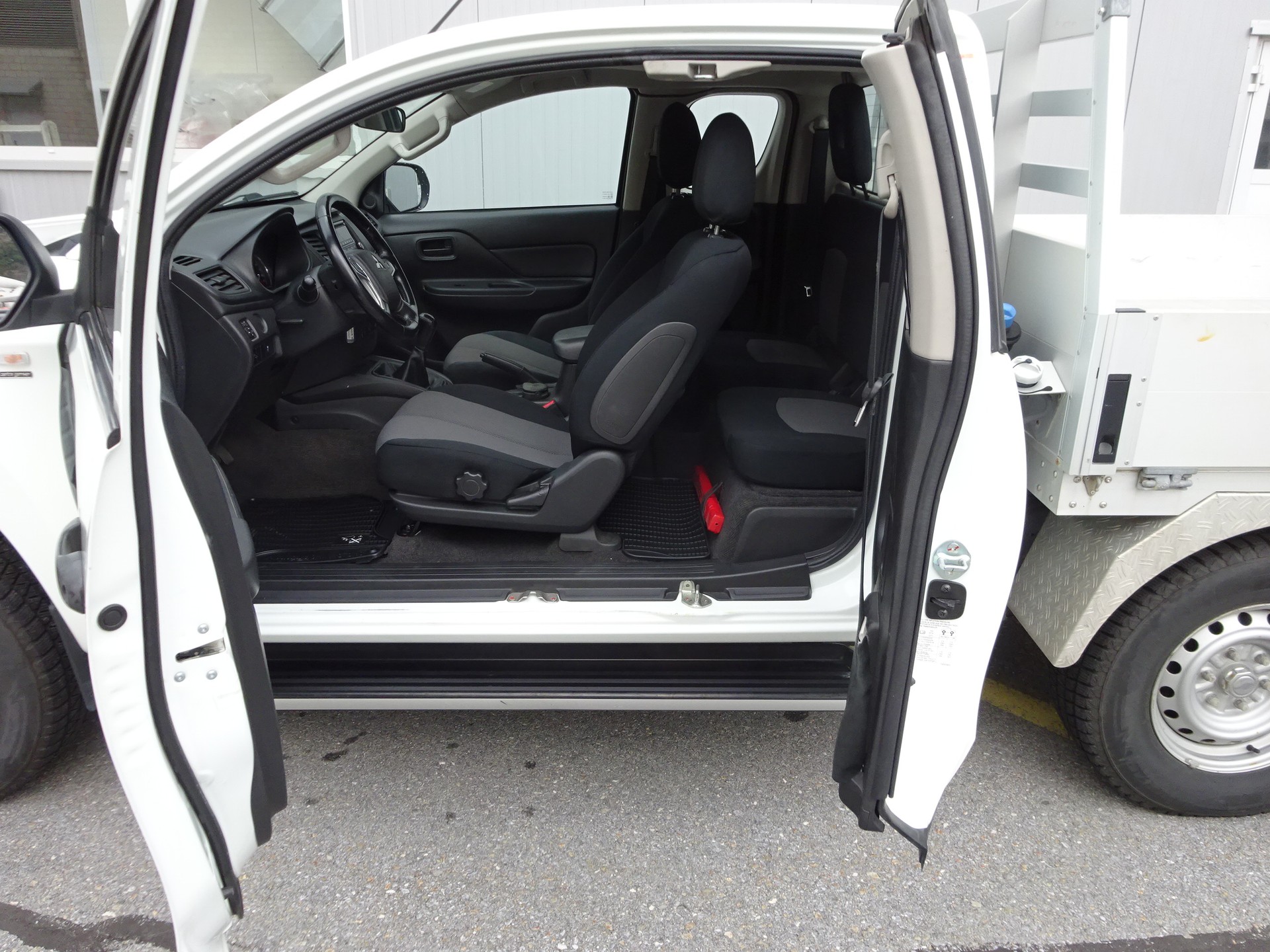 MITSUBISHI L 200 2.2 Style Club Cab Alubrücke-image-14