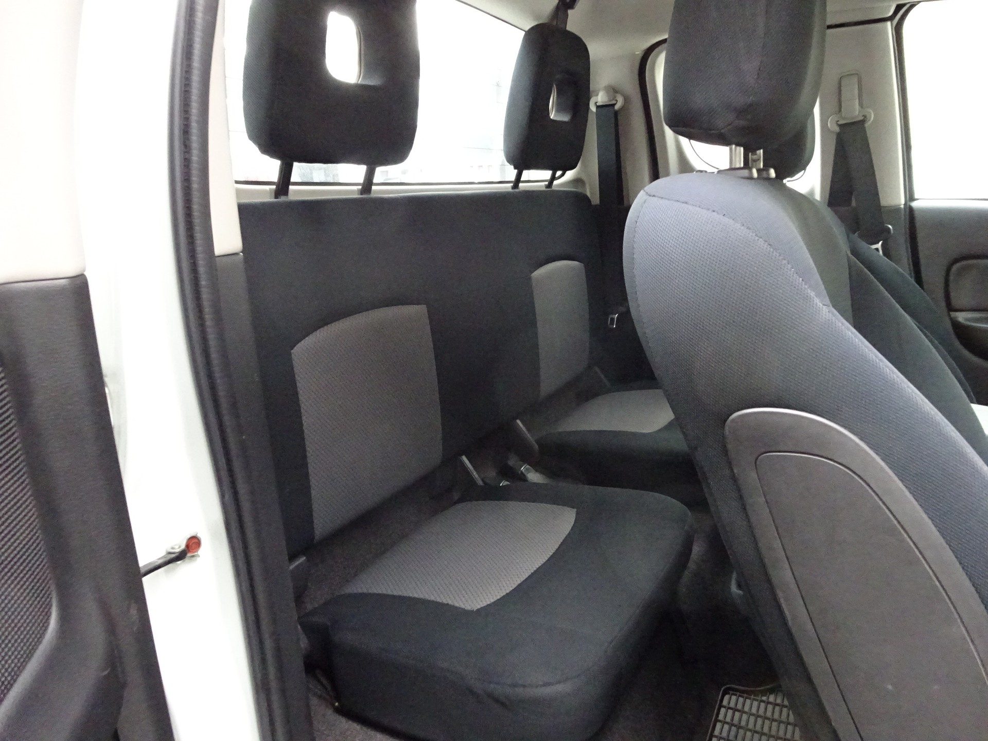 MITSUBISHI L 200 2.2 Style Club Cab Alubrücke-image-21