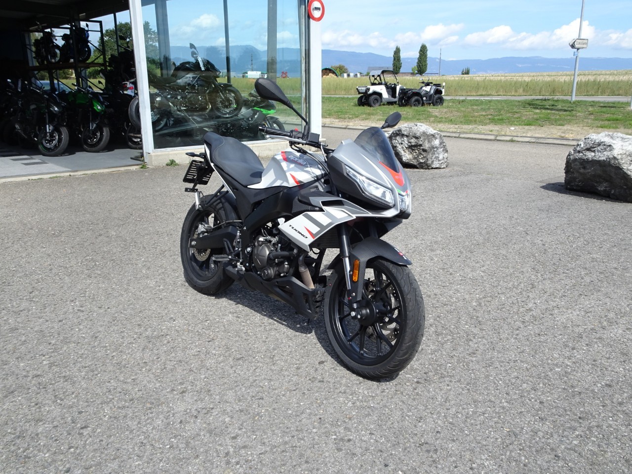 APRILIA Tuono 125-showroom-element-1