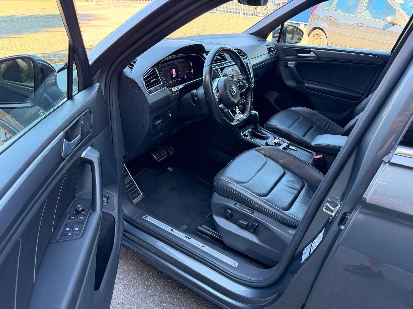 VW Tiguan 2.0TSI R-Line 4Motion DSG-image-7