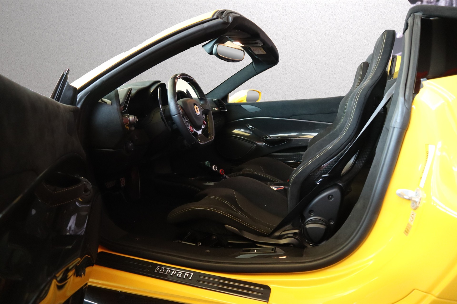 FERRARI 488 Pista Spider 3.9 V8-showroom-element-3