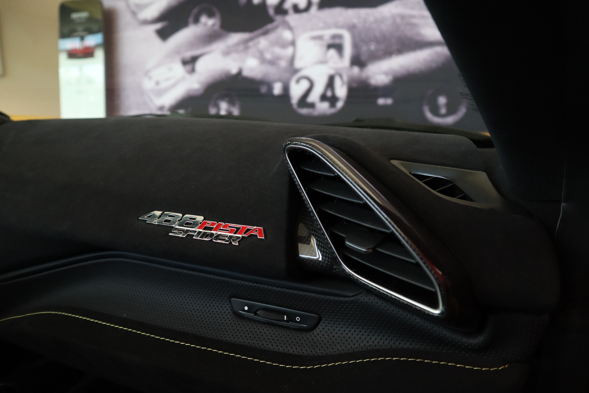 FERRARI 488 Pista Spider 3.9 V8-image-24