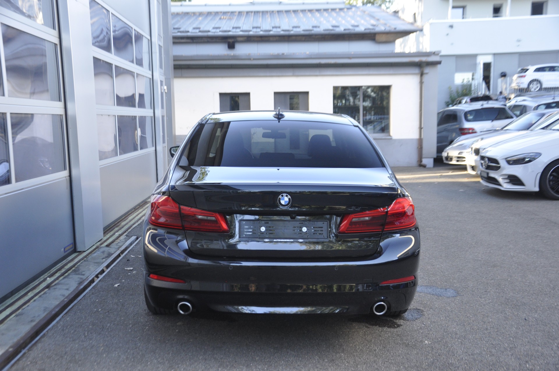 BMW 520d xDrive Essential Edition Steptronic-image-14