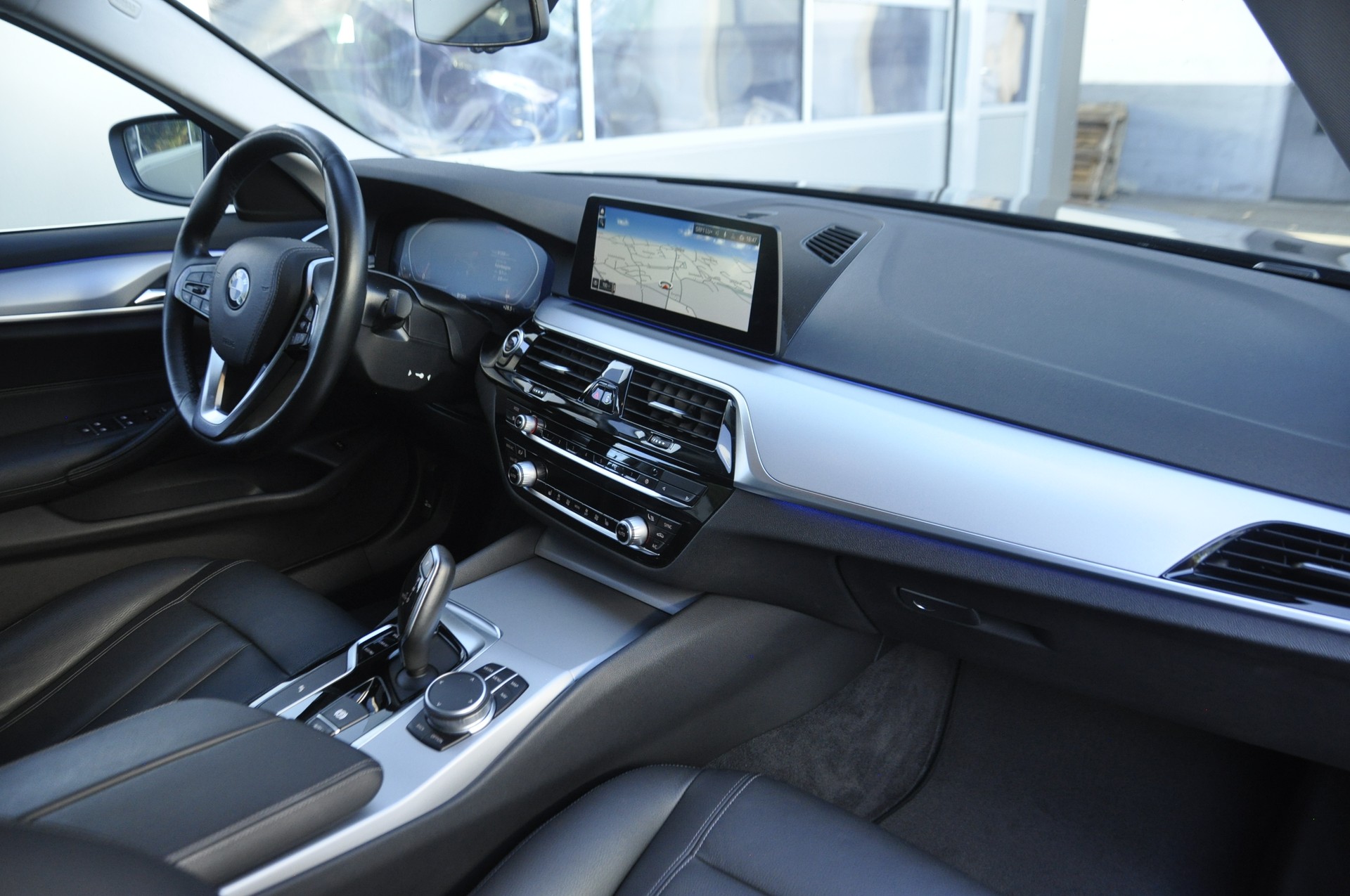 BMW 520d xDrive Essential Edition Steptronic-image-7