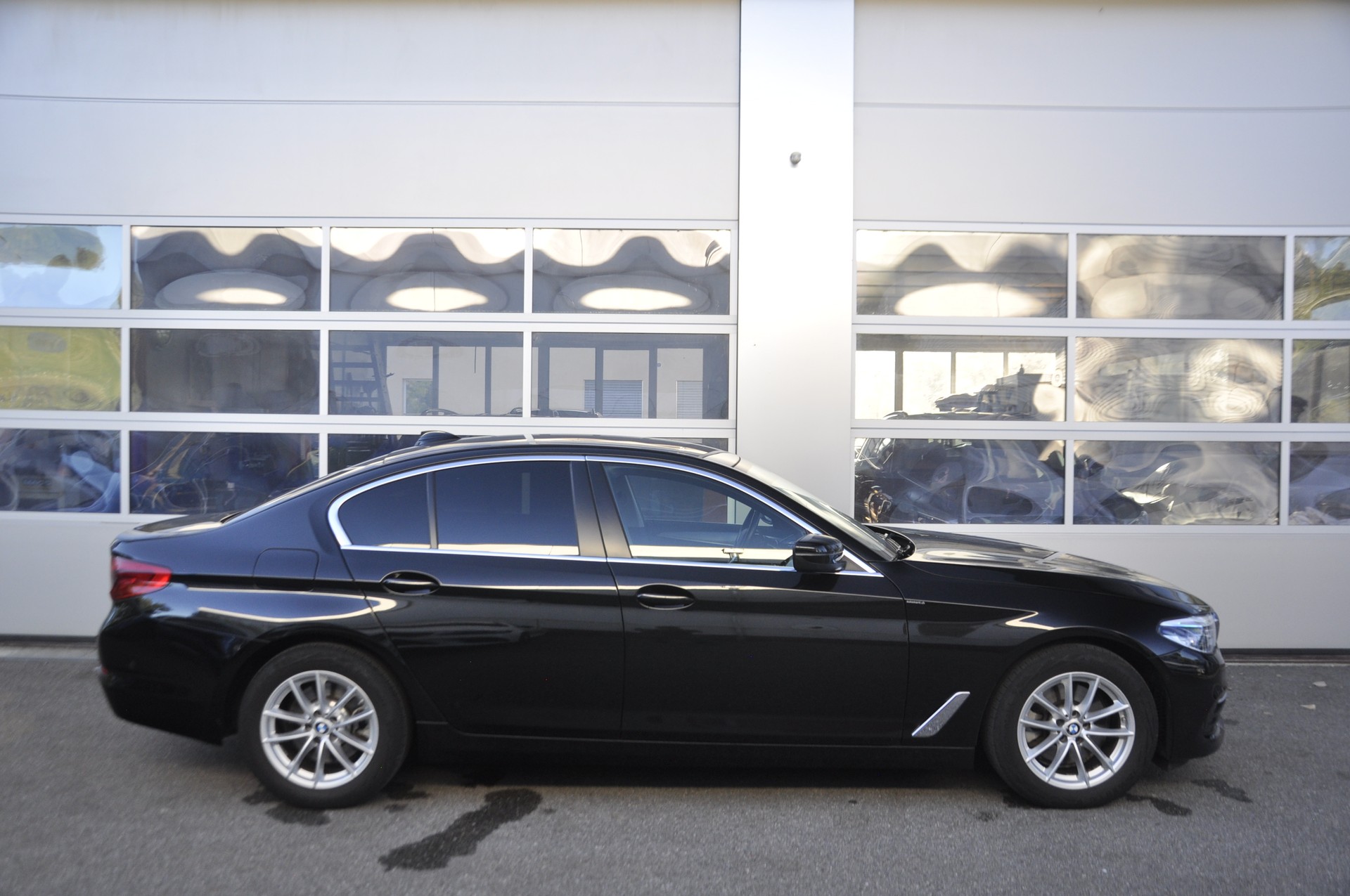 BMW 520d xDrive Essential Edition Steptronic-image-1