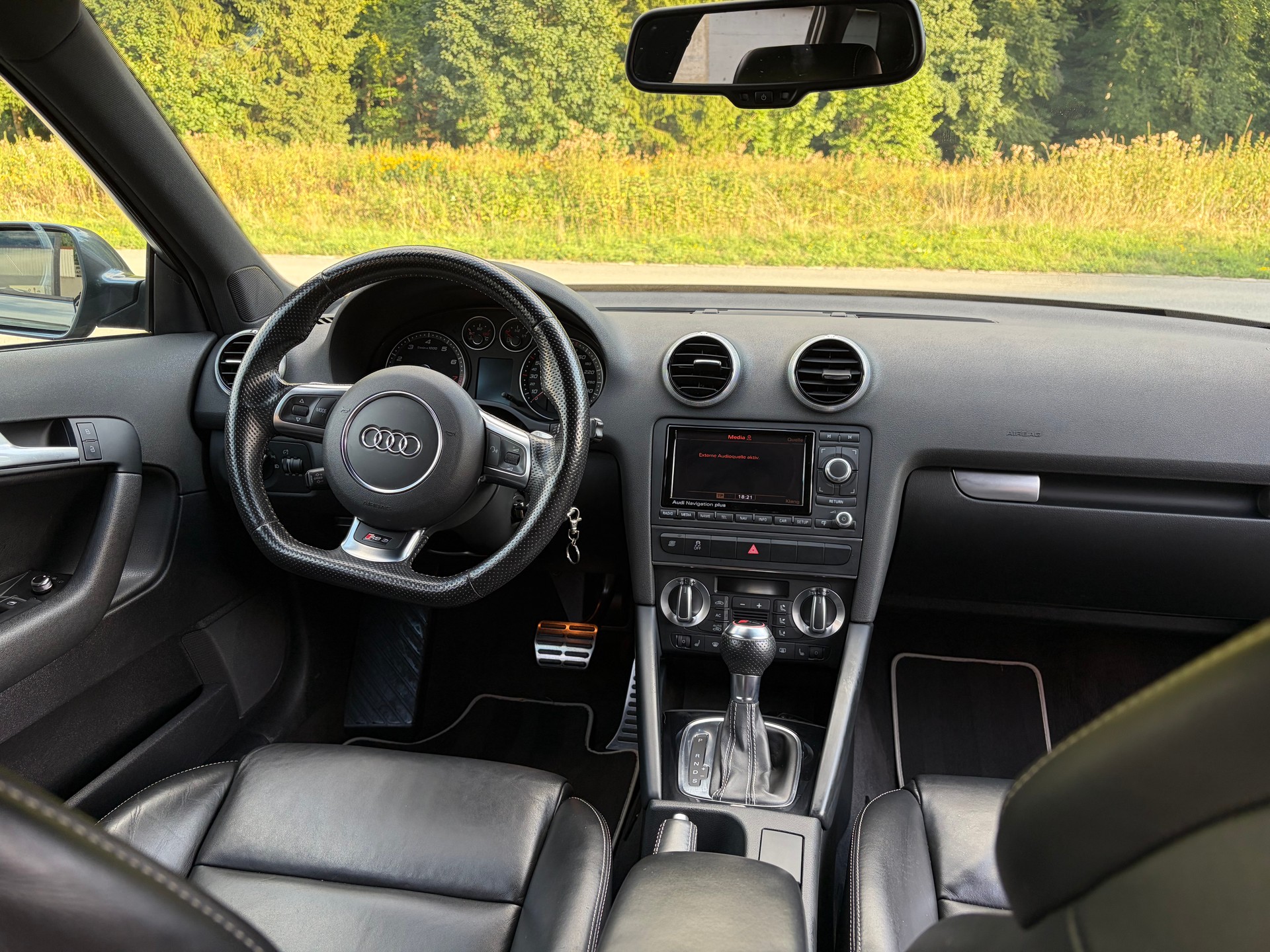 AUDI 2.5 T FSI quattro S-Tronic-image-5