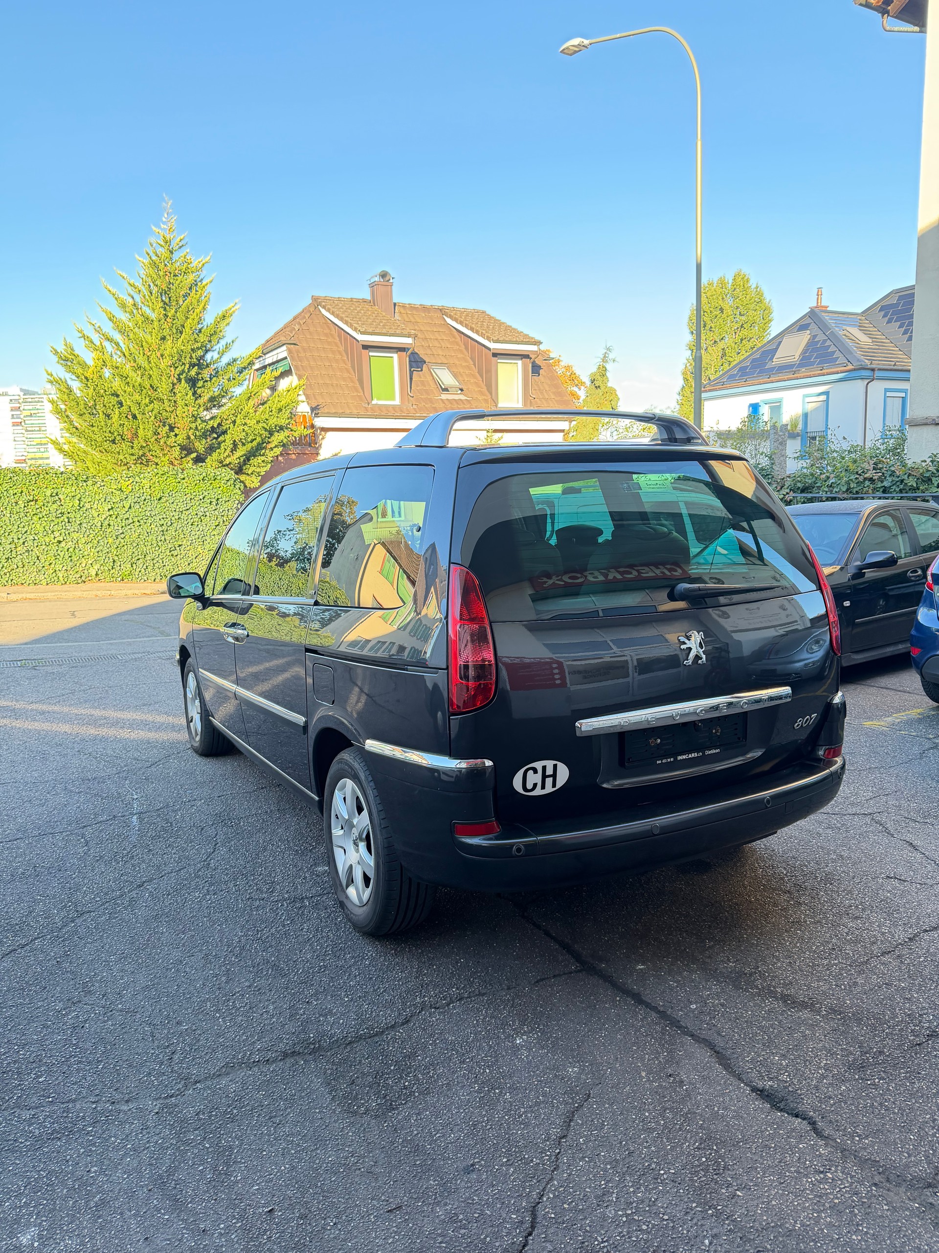 PEUGEOT 807 2.2 16V HDi Black & Silver Tiptronic-image-3