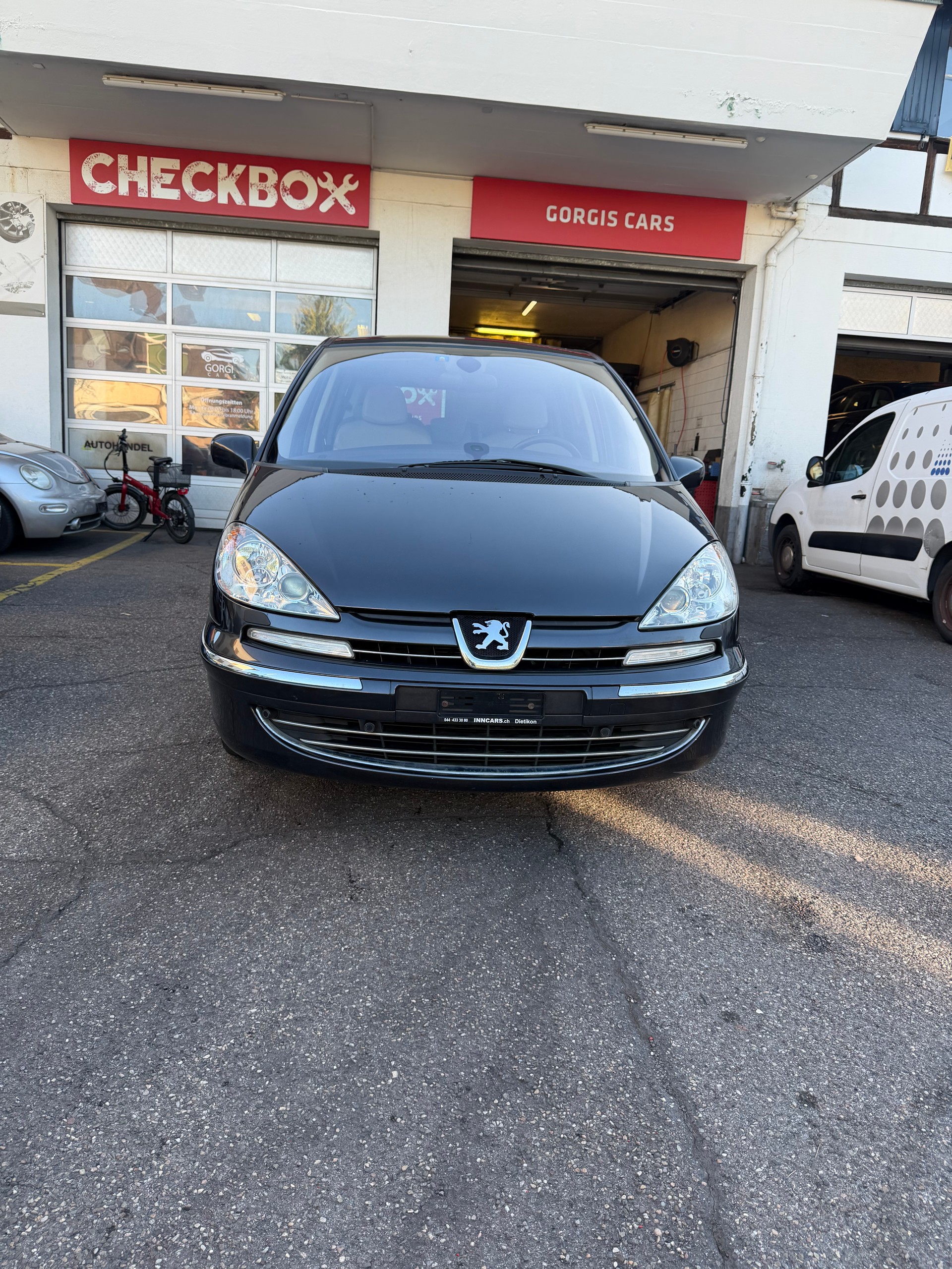 PEUGEOT 807 2.2 16V HDi Black & Silver Tiptronic-image-1