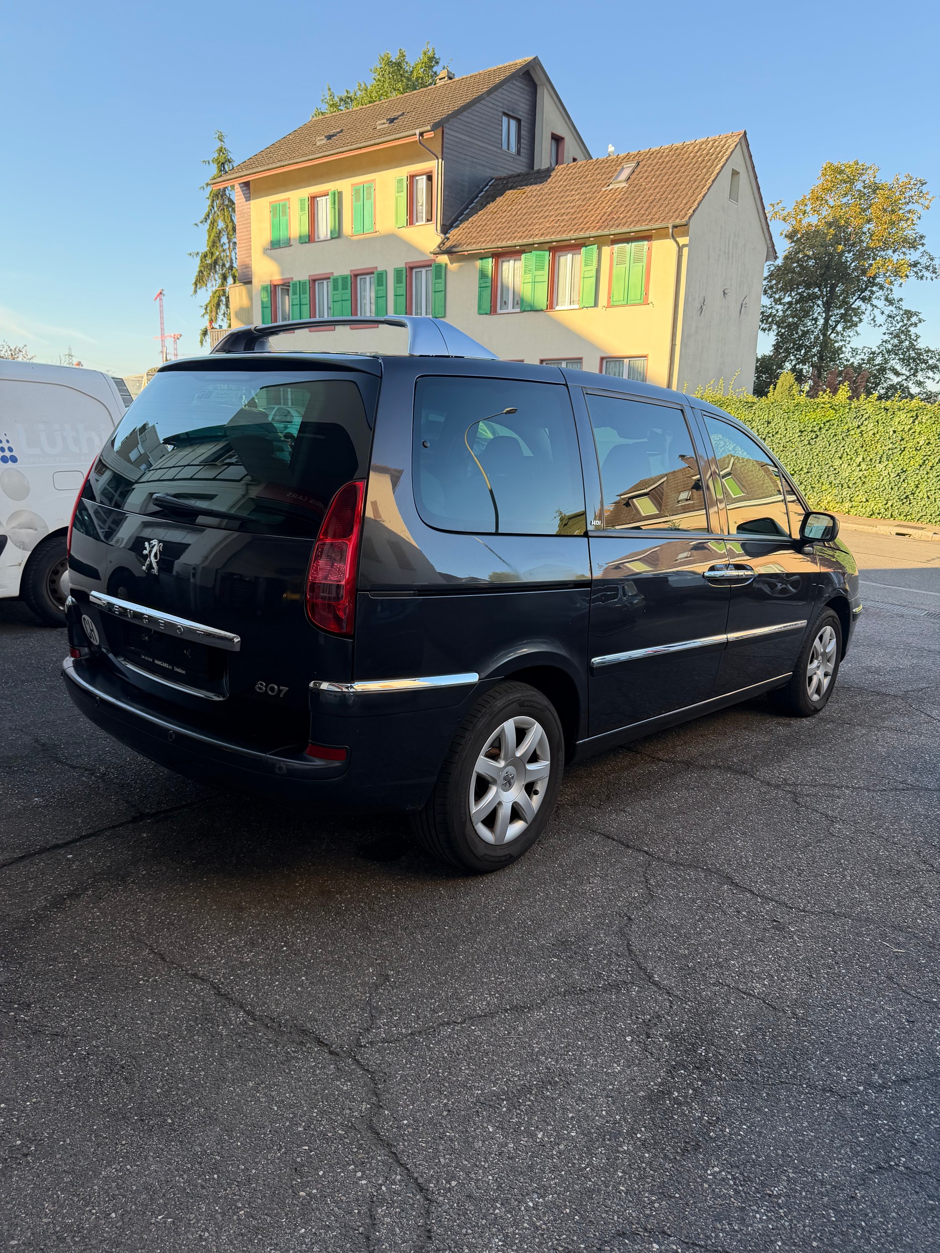 PEUGEOT 807 2.2 16V HDi Black & Silver Tiptronic-image-2
