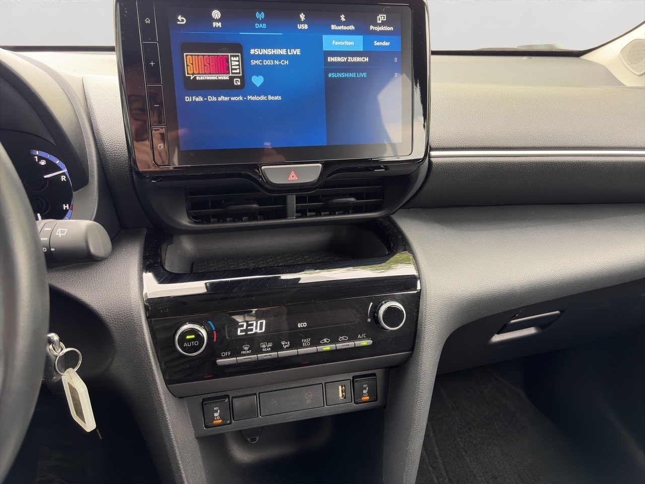 TOYOTA Yaris Cross 1.5 Comfort e-CVT Style-image-12