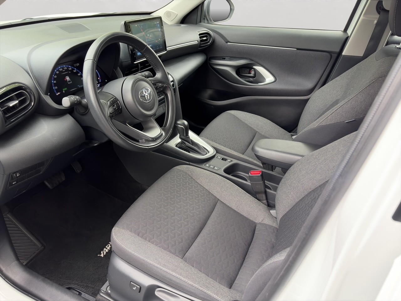 TOYOTA Yaris Cross 1.5 Comfort e-CVT Style-image-6