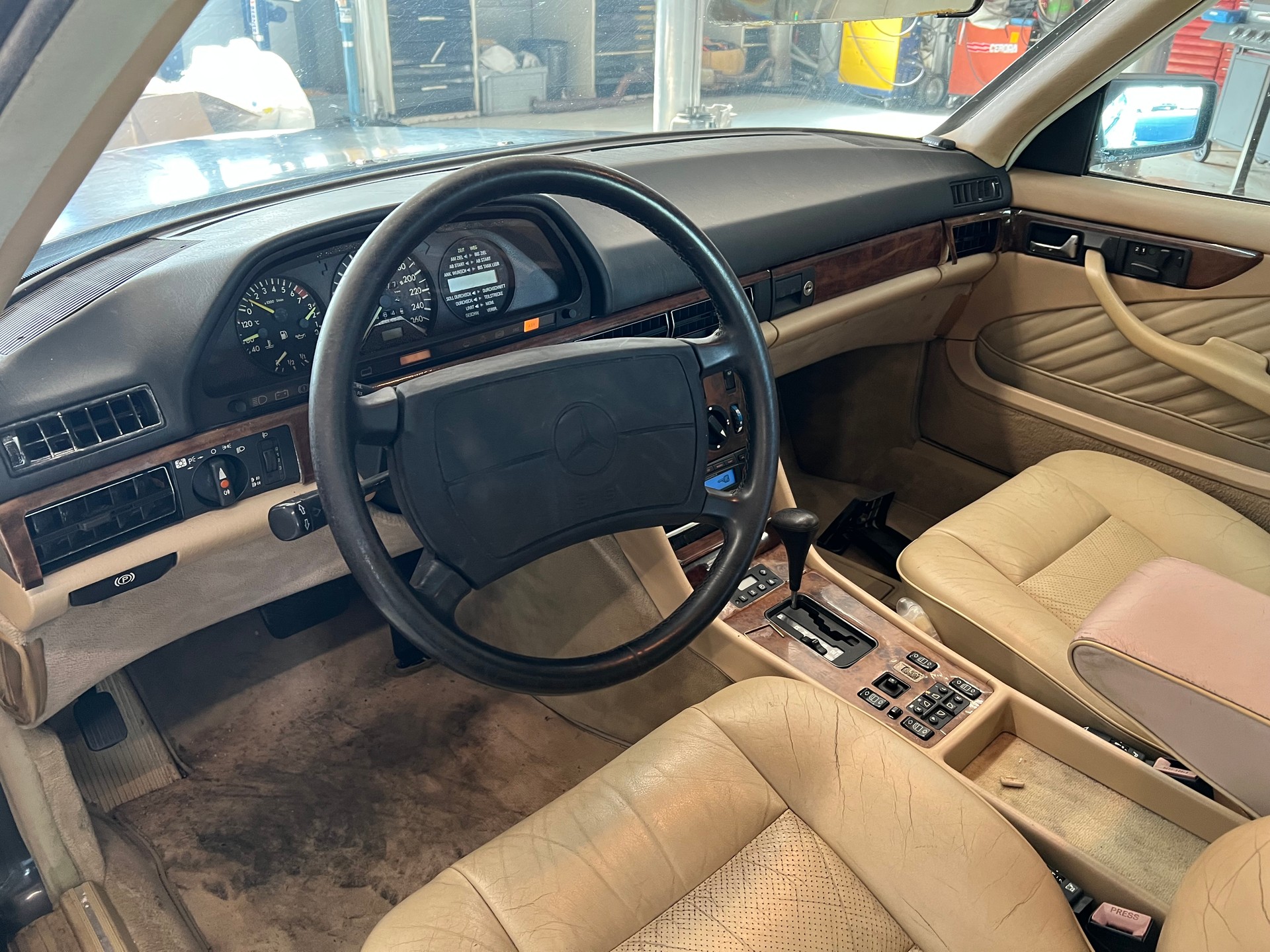 MERCEDES-BENZ 560 SEC Automatic-image-5