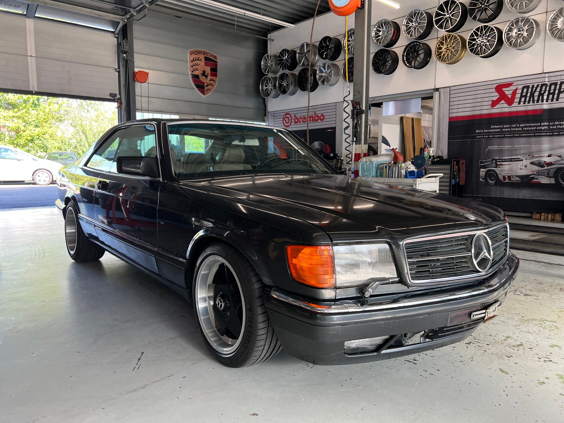 MERCEDES-BENZ 560 SEC Automatic-image-0